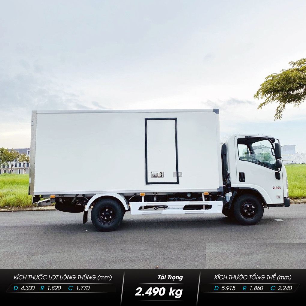 Isuzu QKR270 Đầu Vuông – Thùng Bảo Ôn – 2.5 Tấn